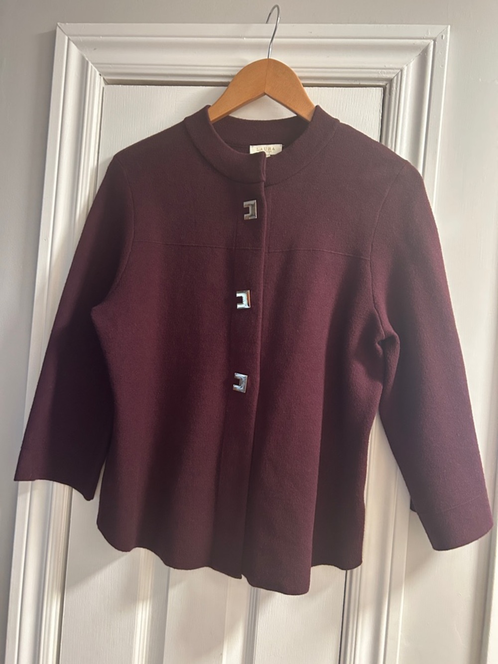 LAURA Elegant Three-Button Collarless Cardigan in Deep Wine